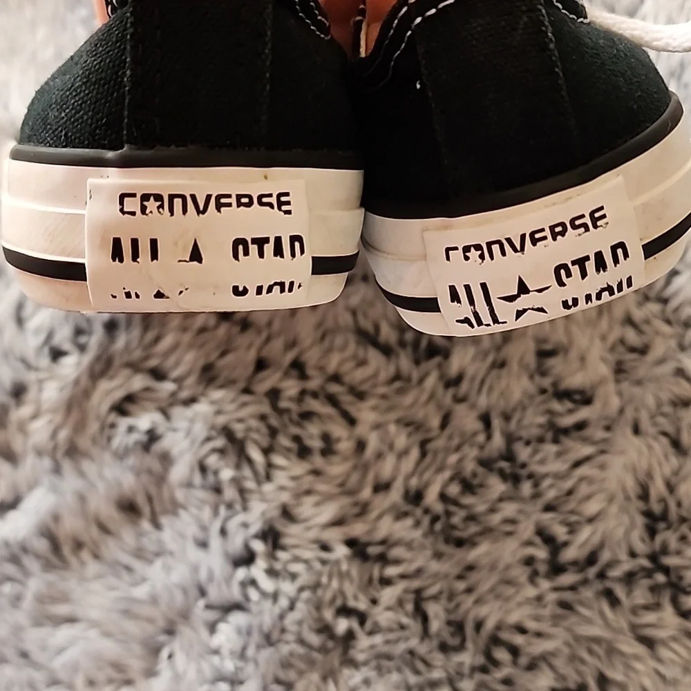 Converse all stare